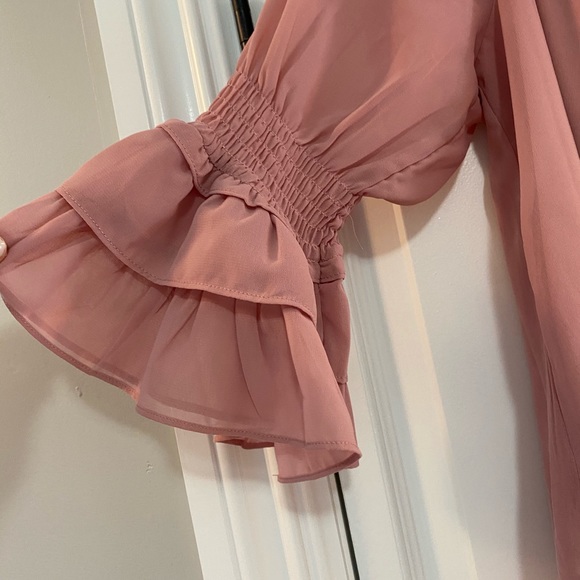 Gorgeous pink top with flowy ruffle sleeves - Picture 3 of 8